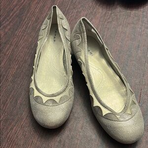 Tahari silver flats